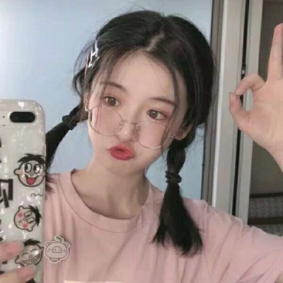 qq头像背影带帽子女生