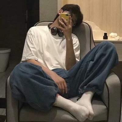 微信吹泡泡戴帽子动漫男生头像帅气冷漠图片