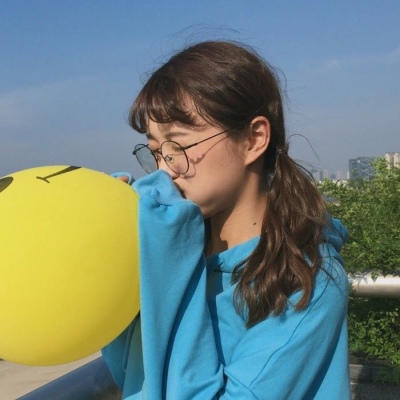 穿白色衣服的女生头像