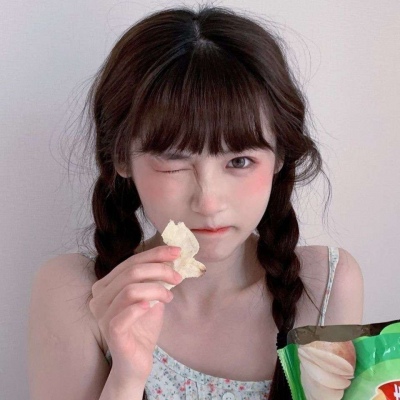 穿白色衣服的女生头像