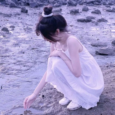 qq头像霸气短发女生