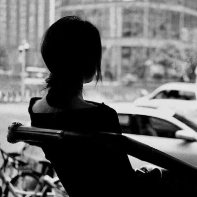 黑白动漫高冷女生头像图片