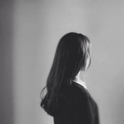 黑白动漫高冷女生头像图片