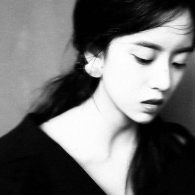 黑白动漫高冷女生头像图片