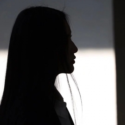 黑白动漫高冷女生头像图片