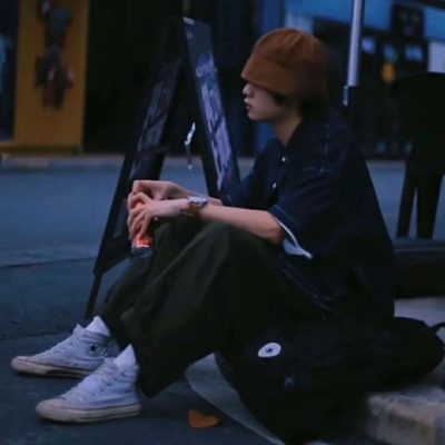 伤感忧郁的男生一直在吸引女生头像图片