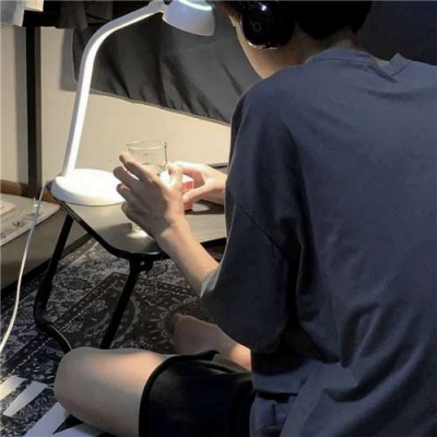 伤感忧郁的男生一直在吸引女生头像图片