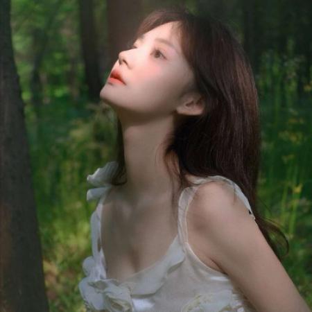 女生网图唯美好看头像，时尚又好看的美女图片