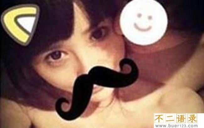 李炜托奶门图片原照 获封为“托奶李天王”