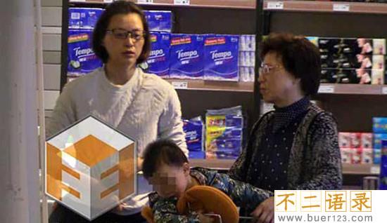  密春雷比董卿小多少岁 密春雷的身价和背景揭秘图片