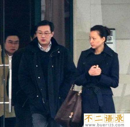  密春雷比董卿小多少岁 密春雷的身价和背景揭秘