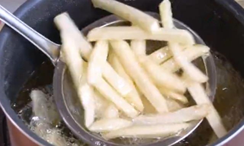 炸薯条的做法 掌握一个窍门保证炸的酥脆又好吃图片