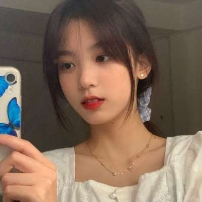 高清好看的2021潮流微信女生海边背影头像图片