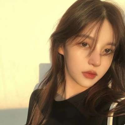 高清好看的2021潮流微信女生海边背影头像图片