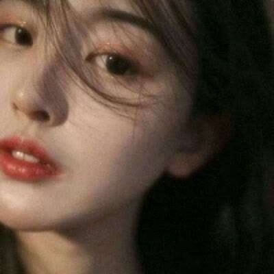 个性头像qq女生头像黑白带字伤感图片