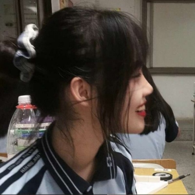 个性头像qq女生头像黑白带字伤感图片
