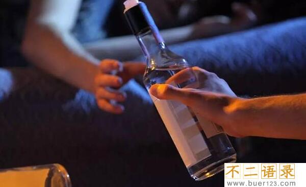 出汗解酒吗，大量出汗可解酒（毒素虽汗液排出体外）图片