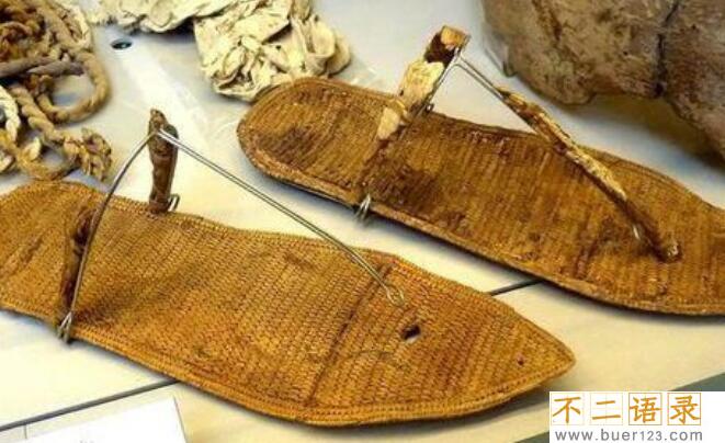 奈菲尔塔利复原图，埃及最美王后（木乃伊被毁/只剩玉腿）图片