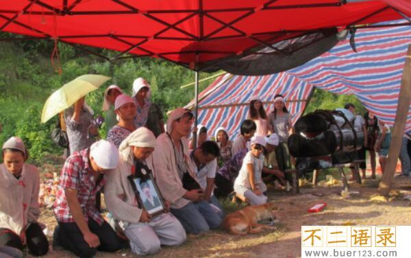 安葬和下葬的区别，安葬比较郑重（下葬仪式感强）图片