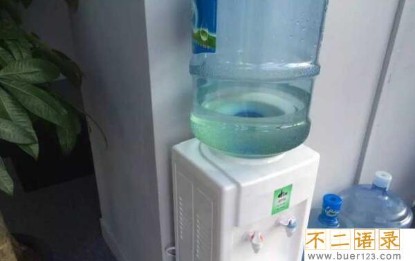 桶装水保质期多久，开封后15天（未开封可放三个月）图片