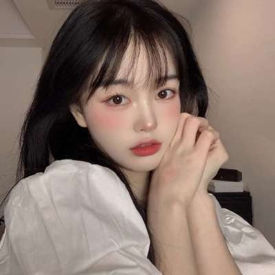 2021向上抬头的女生头像