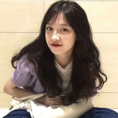 2021向上抬头的女生头像图片