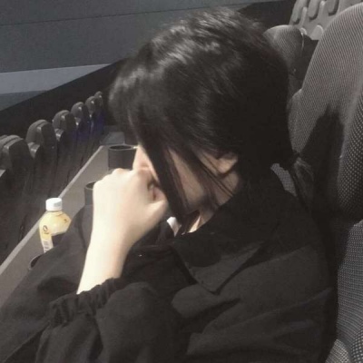 头像2021最火爆短发女生qq头像动漫图片