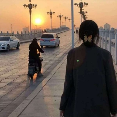 头像2021最火爆短发女生qq头像动漫图片