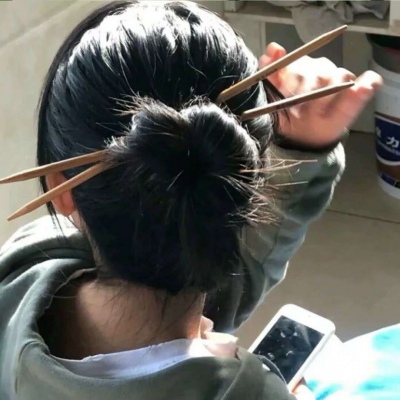 2021年最火的图片半遮面古风女生头像图片