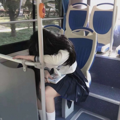 2021年最火的图片半遮面古风女生头像图片