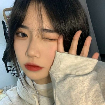 2021年最火的图片半遮面古风女生头像图片