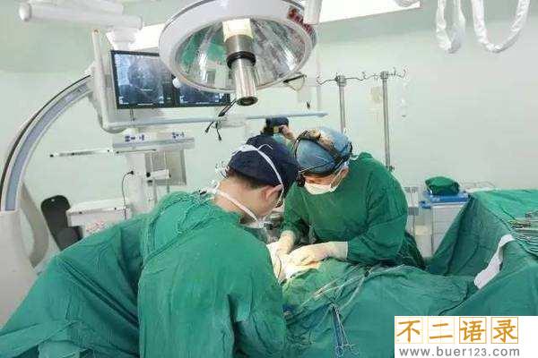 世界上最奇葩的手术 分舌术把舌头分成蛇（相当恐怖）图片