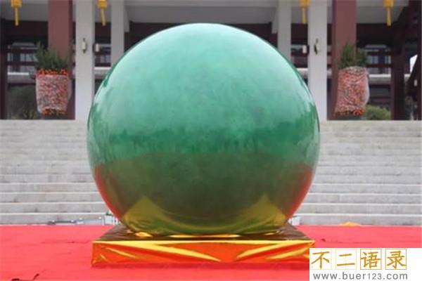 世界上最大的夜明珠 重达8.53吨直径为1.72米图片