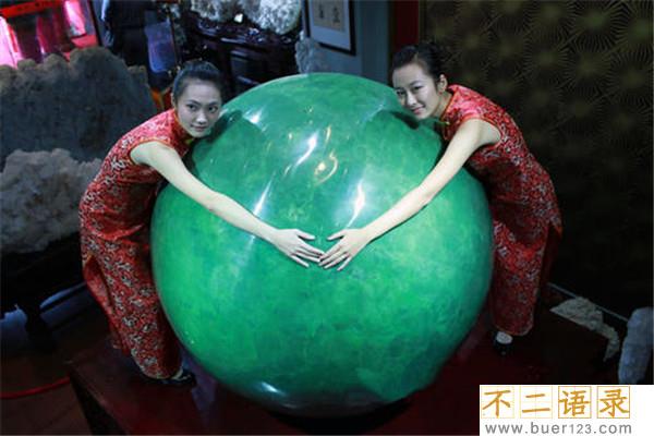 世界上最大的夜明珠 重达8.53吨直径为1.72米图片