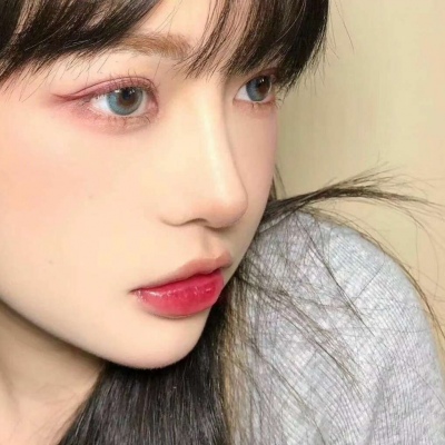 2021年最流行头像文艺空气刘海头像女生图片