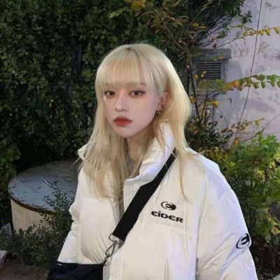 2021ins真人qq背景图加头像女生图片