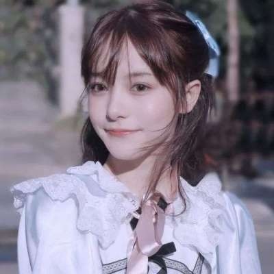 手绘动漫抱猫女生头像唯美图片