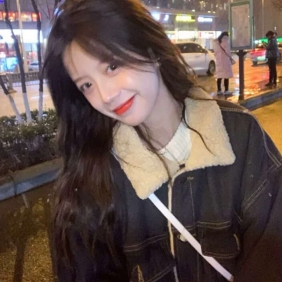 手绘动漫抱猫女生头像唯美图片