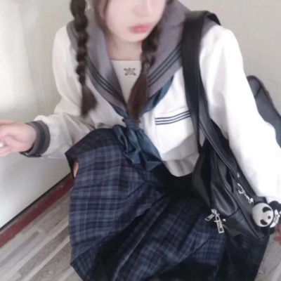 手绘动漫抱猫女生头像唯美图片