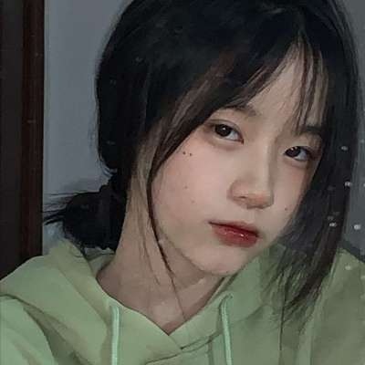 2021微信头像图片简单头像女生短发背影图片
