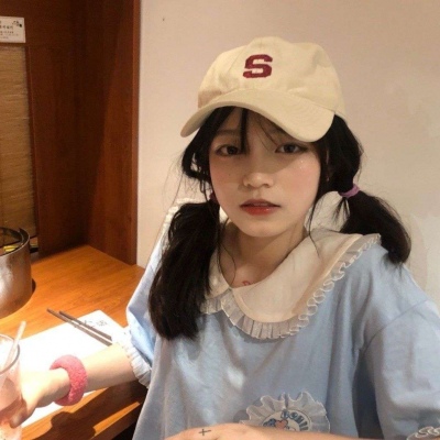 2021微信头像图片简单头像女生短发背影图片