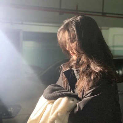 2021年微信头像q板二次元女生头像高冷傲图片