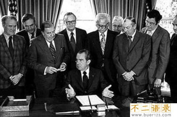 1974美国水门事件 美国第一个因为丑闻下台的总统(尼克松)图片