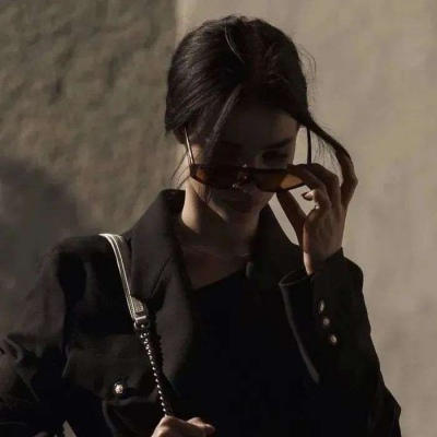 2021最火女生头像背影带字大全图片