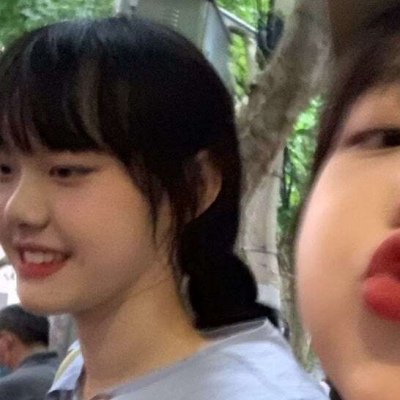 2021最新最火闺蜜好看的漫画女生头像冷酷图片