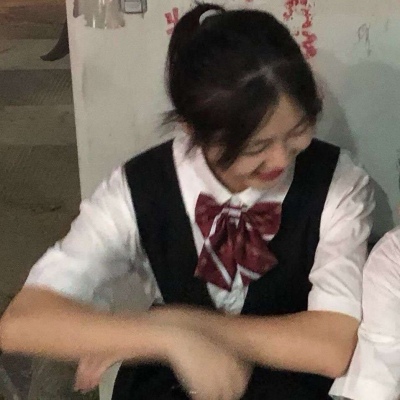 2021最新最火闺蜜好看的漫画女生头像冷酷图片