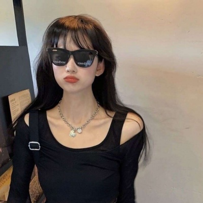 2021女生剪刀手的动漫头像图片