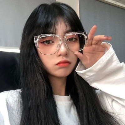 2021女生剪刀手的动漫头像图片