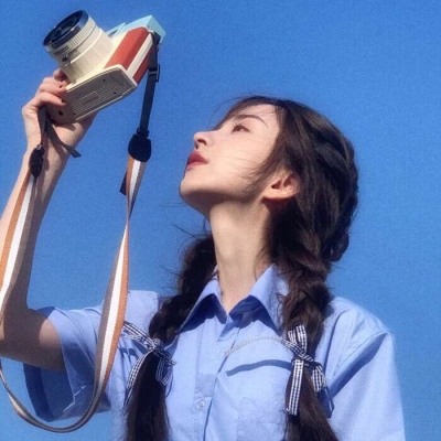 2021女生剪刀手的动漫头像图片