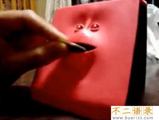 全球十大禁卖的恐怖玩具，教坏小孩子的诡异娃娃图片